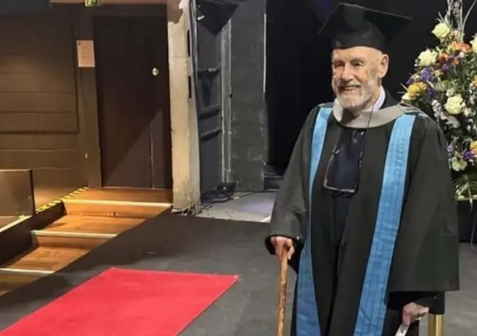 ثیی