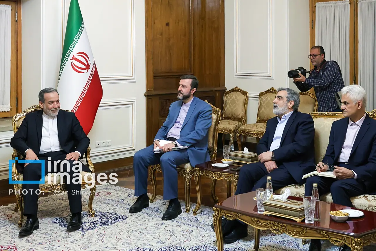 عراقچی و رافائل گروسی