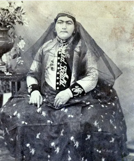 زیبا