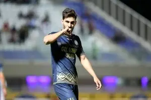 نیمکت نشینی عجیب گلزن پرسپولیس