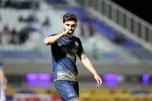 نیمکت نشینی عجیب گلزن پرسپولیس