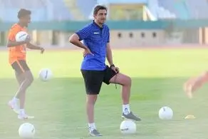 استقبال رحمتی از پرسپولیس با پیراهن آبی