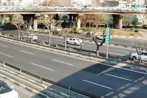 اقدام دیوانه‌وار پرتاب بلوک سیمانی از روی پل هوایی روی ماشین‌ها/زن راننده در درم جان باخت!+فیلم