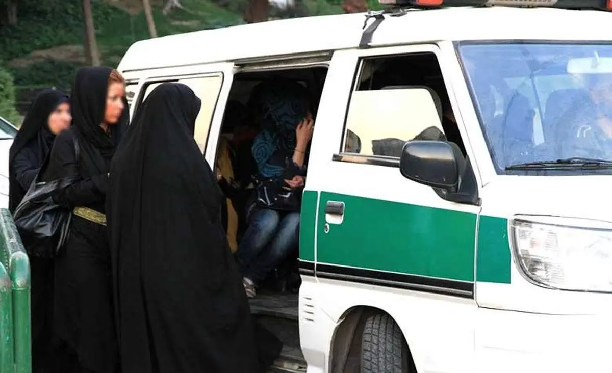انتشار اولین ویدئو از رفتار امروز گشت ارشاد با خانمها/ فیلم