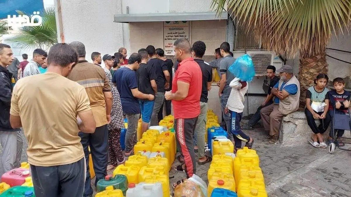 تصاویر دردناک از کودکان در صف آب + ببینید