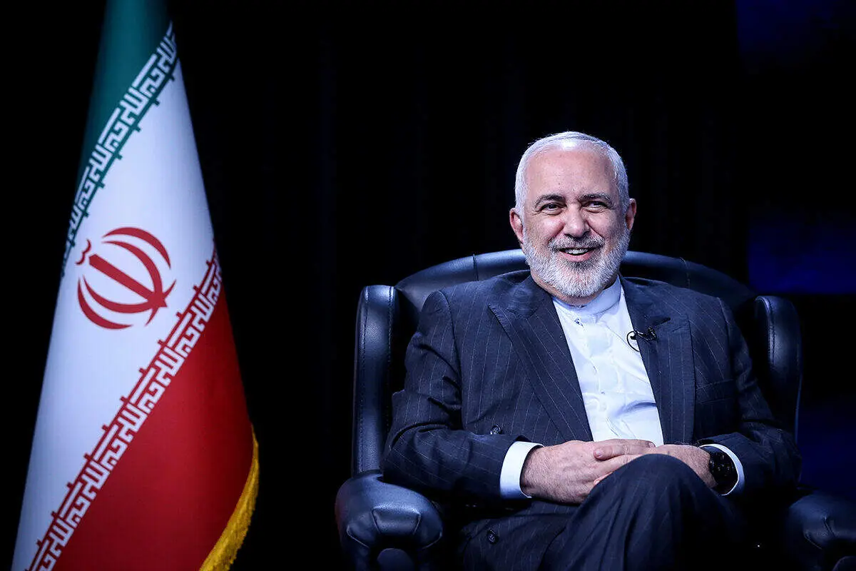 ظریف: بعید می‌دانم کسی در دولت چشم امیدی به آمریکا داشته باشد/ زمانی هم که وزیر بودم در برخی سفرها همراه با همسرم و به هزینه خودمان سفر می‌کردیم