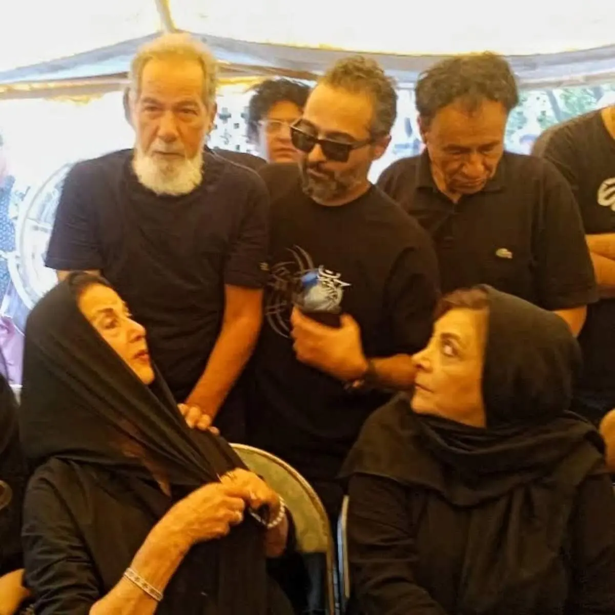 خاکسپاری محمدعلی تبریزیان (همایون) در ظهر جانگداز تهران/ پوری بنایی و گیتی ساعتچی و رفیع مددکارتی هم آمدند/ تصاویر