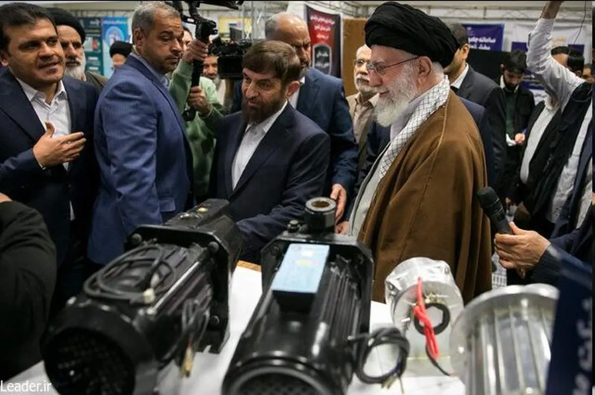 بازدید رهبر انقلاب از نمایشگاه توانمندیهای بخش خصوصی