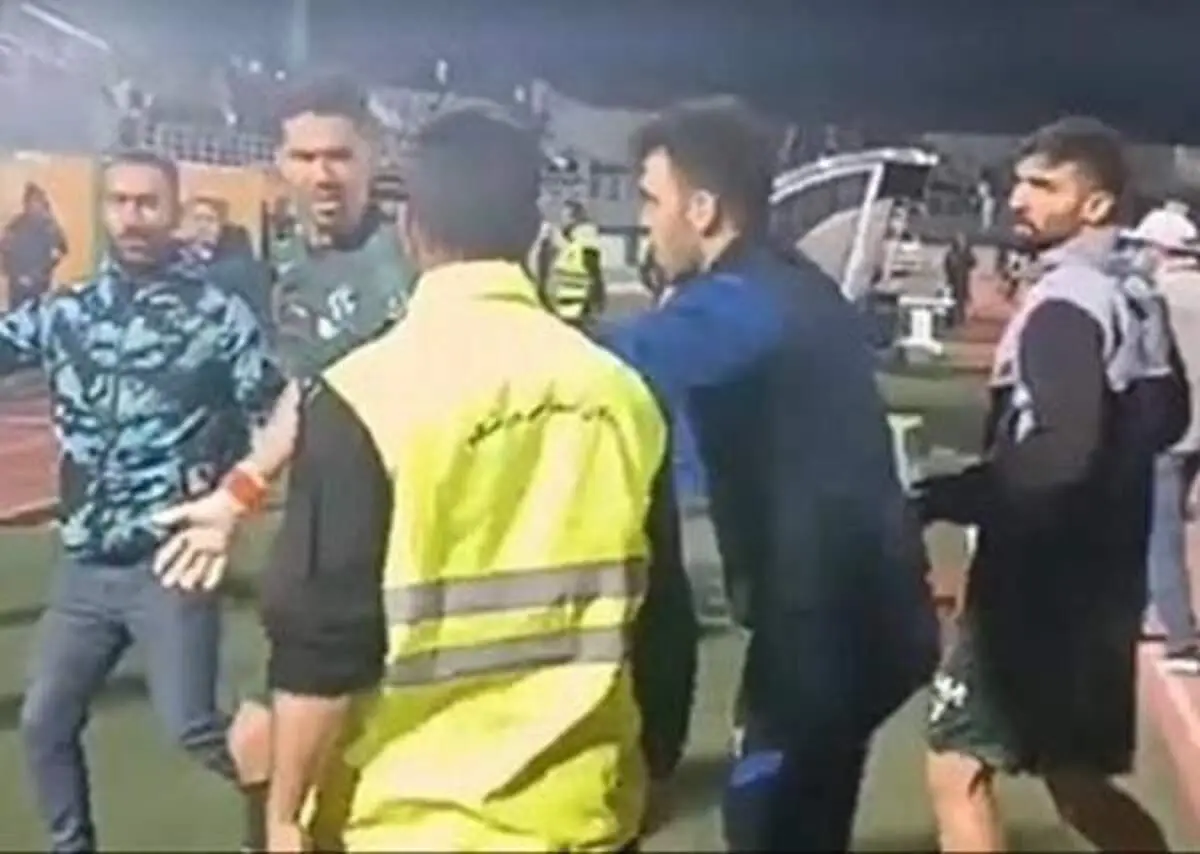 دروازه بان استقلالی ۳۰۰ میلیون جریمه شد!