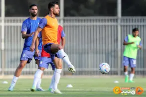 انگشت اشاره کی‌روش رو به کدام بازیکن پرسپولیسی نشانه می‌رود؟