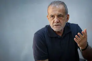 هیچ مشکل معیشتی و اجتماعی نباید از نگاه مسئولان پنهان بماند