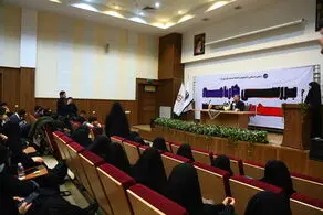 رهبری عزیز ما در این چهل سال کار را با قدرت ادامه ‌دادند تا کشور وارد جنگ نشود/ پزشکیان دانشجویان و استادان را دوباره به صحنه آورد
