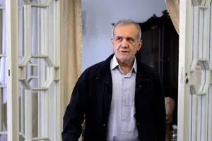 عیادت مسعود پزشکیان از سقاب اصفهانی 