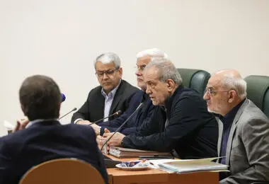 پزشکیان: از طرح اظهارات تفرقه‌افکنانه پرهیز شود
