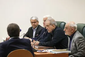 پزشکیان: از طرح اظهارات تفرقه‌افکنانه پرهیز شود
