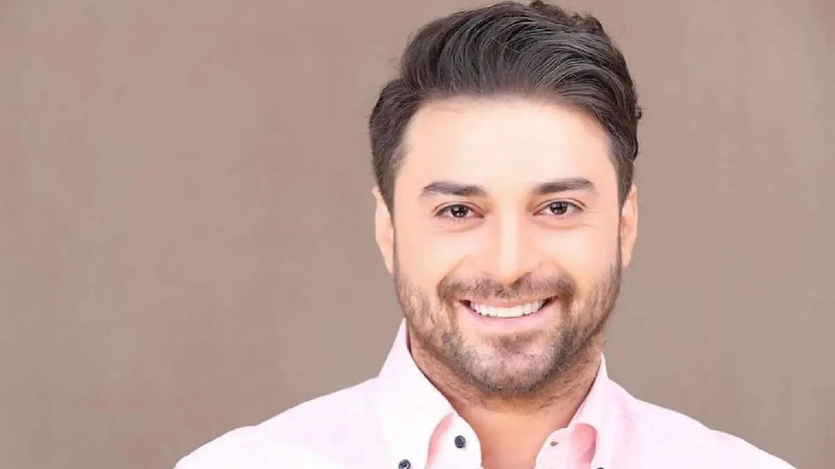 بازی کردن واقعی بابک جهانبخش با دم شیر/ عکس