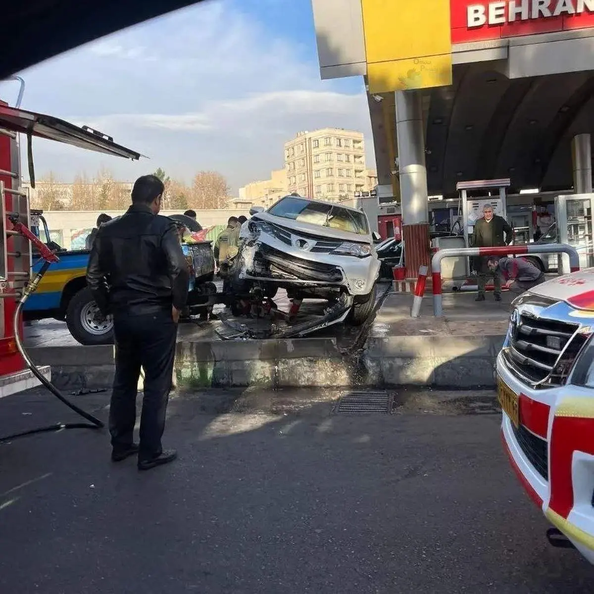 تصادف عجیب راننده تویوتا در ستارخان + عکس 