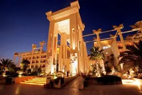 لحظه تخریب هتل بزرگی در کیش + فیلم