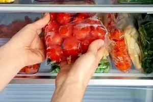 این خوراکی‌ها را اصلا در یخچال نگذارید