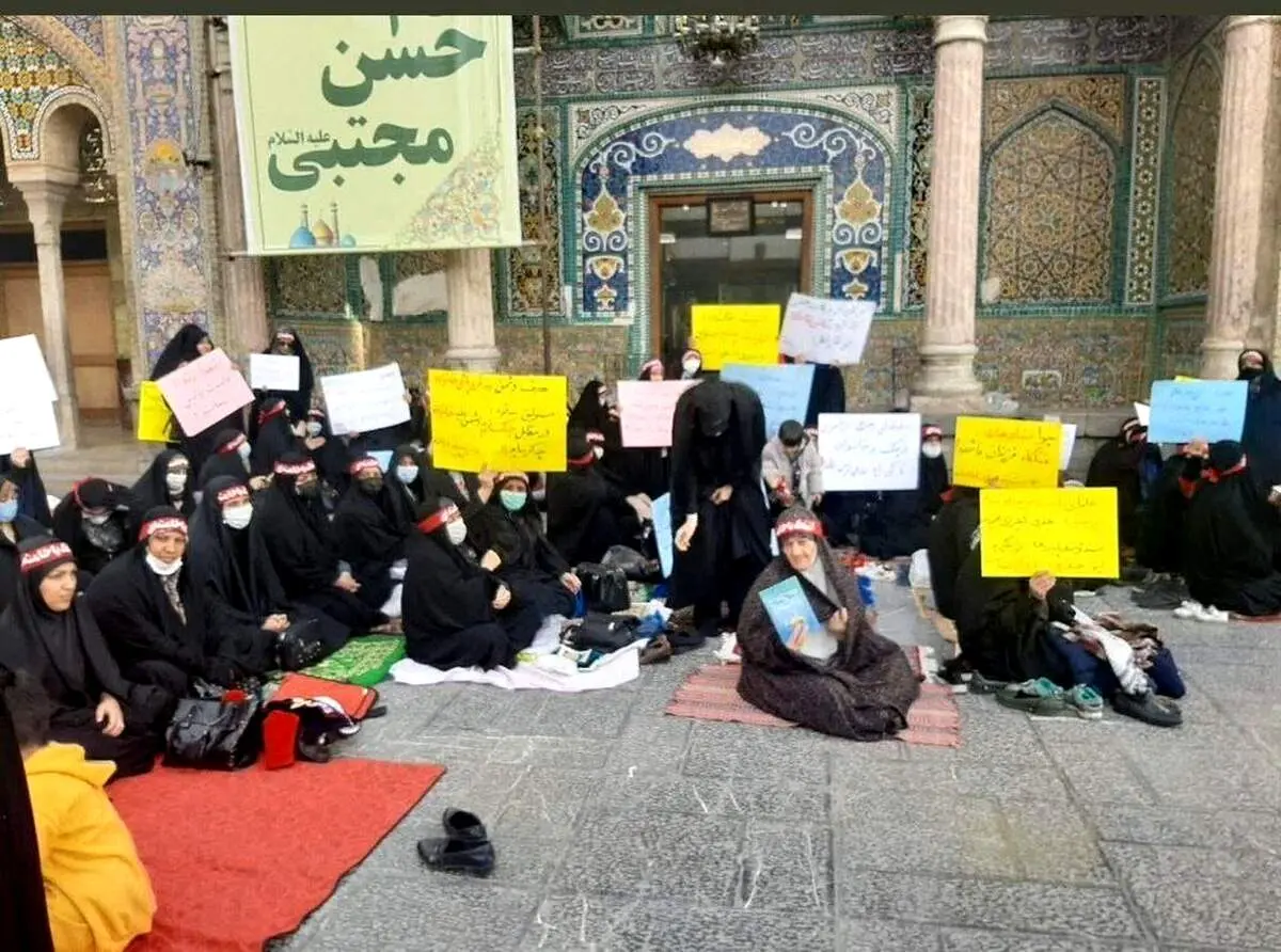 زنان محجبه و بسیجی در حرم عبدالعظیم تحصن کردند+عکس