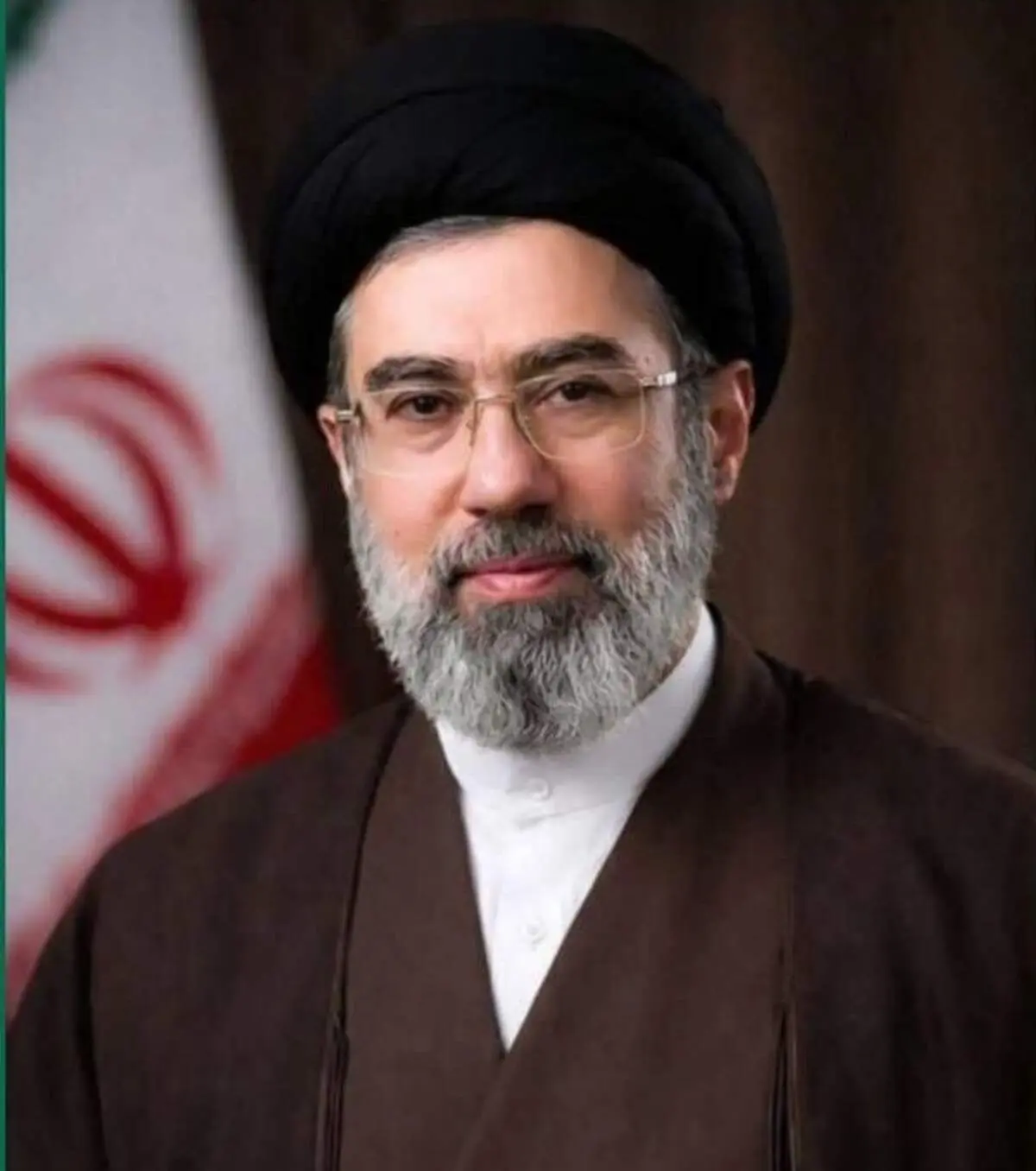 آیت الله  سیدمجتبی خامنه‌ای همسر زهرا حداد عادل و پدر ۳ فرزند است؛ محمدباقر، فاطمه و محمدامین