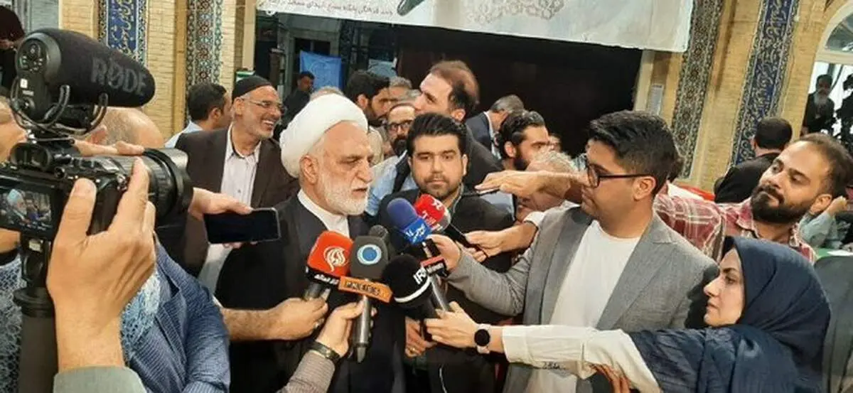 رئیس جمهور، رئیس شورای عالی فضای مجازی است و می‌تواند برای آن تصمیم گیری کند