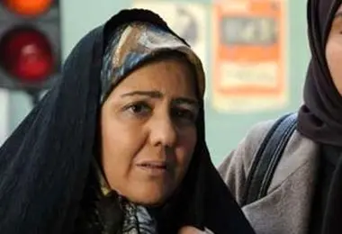 زویا امامی در کنار پسرش آرام می‌گیرد