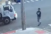 مادر عصبانی پسر ۱۳ ساله‌اش را تحویل پلیس داد+ فیلم