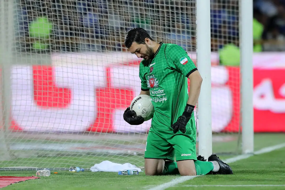 گلر استقلال جدا شد!