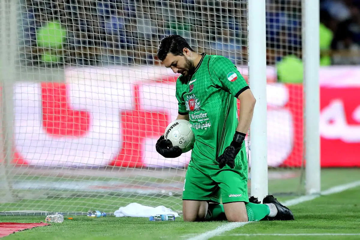 گلر استقلال جدا شد!