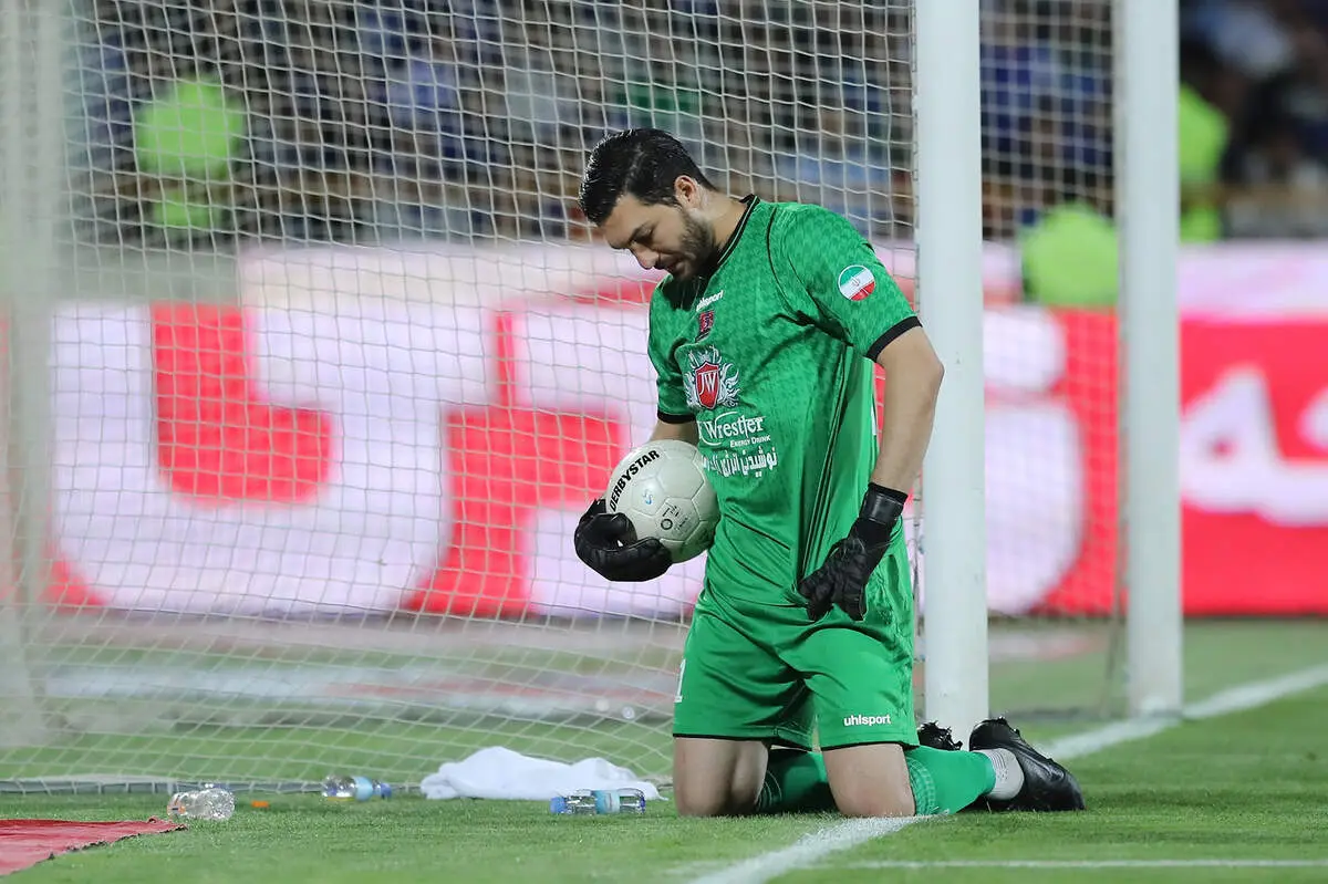 گلر استقلال جدا شد!