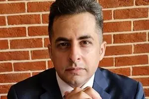 واقعاً باور کرده‌اید ناو و ناوشکن آورده‌اند تا بعد از جنگ کلید تهران را به دست‌تان بدهند و محترمانه کنار بروند؟ 