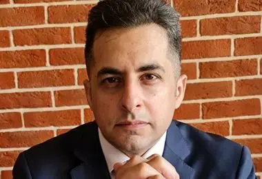 واقعاً باور کرده‌اید ناو و ناوشکن آورده‌اند تا بعد از جنگ کلید تهران را به دست‌تان بدهند و محترمانه کنار بروند؟ 