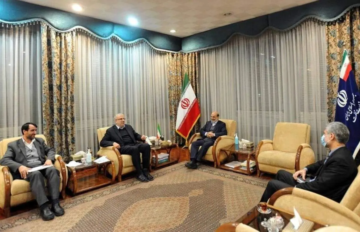 وزیر نفت با صندل در دیدار رسمی!/ ببینید