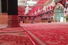 تصویری از اقامه نماز ظهر در حرم امام حسین (ع) در ظهر بحران عراق+ببینید