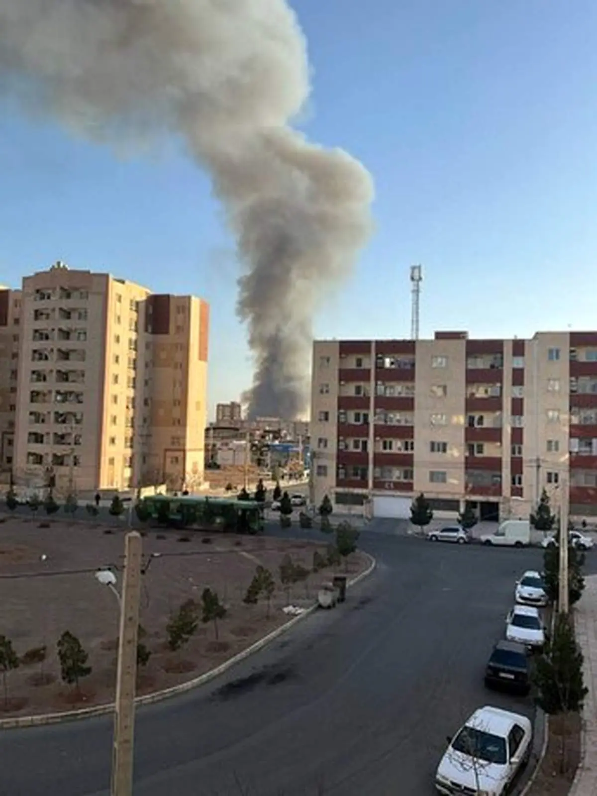 آتش‌سوزی در مناطق مسکونی پرند/ تصاویر