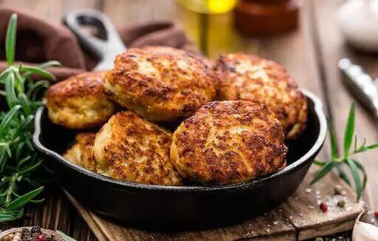 طرز تهیه کوکو مرغ کردی؛ شام راحت و خوشمزه