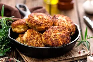 طرز تهیه کوکو مرغ کردی؛ شام راحت و خوشمزه