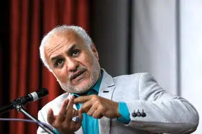 واکنش تند حسن عباسی به زندگی فرزندان مسئولان در خارج از کشور: مسئولی که فرزندش به خارج می‌رود بی‌شرف است  
