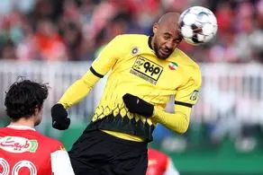 لحظه شوکه شدن پرسپولیس با اولین گل سپاهان + فیلم