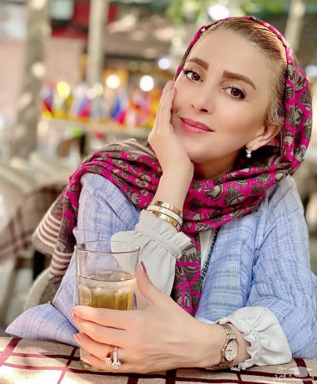 ژیلا صادقی با موهای بلوند و آرایش غلیظ غیرقابل شناسایی شد!/ عکس