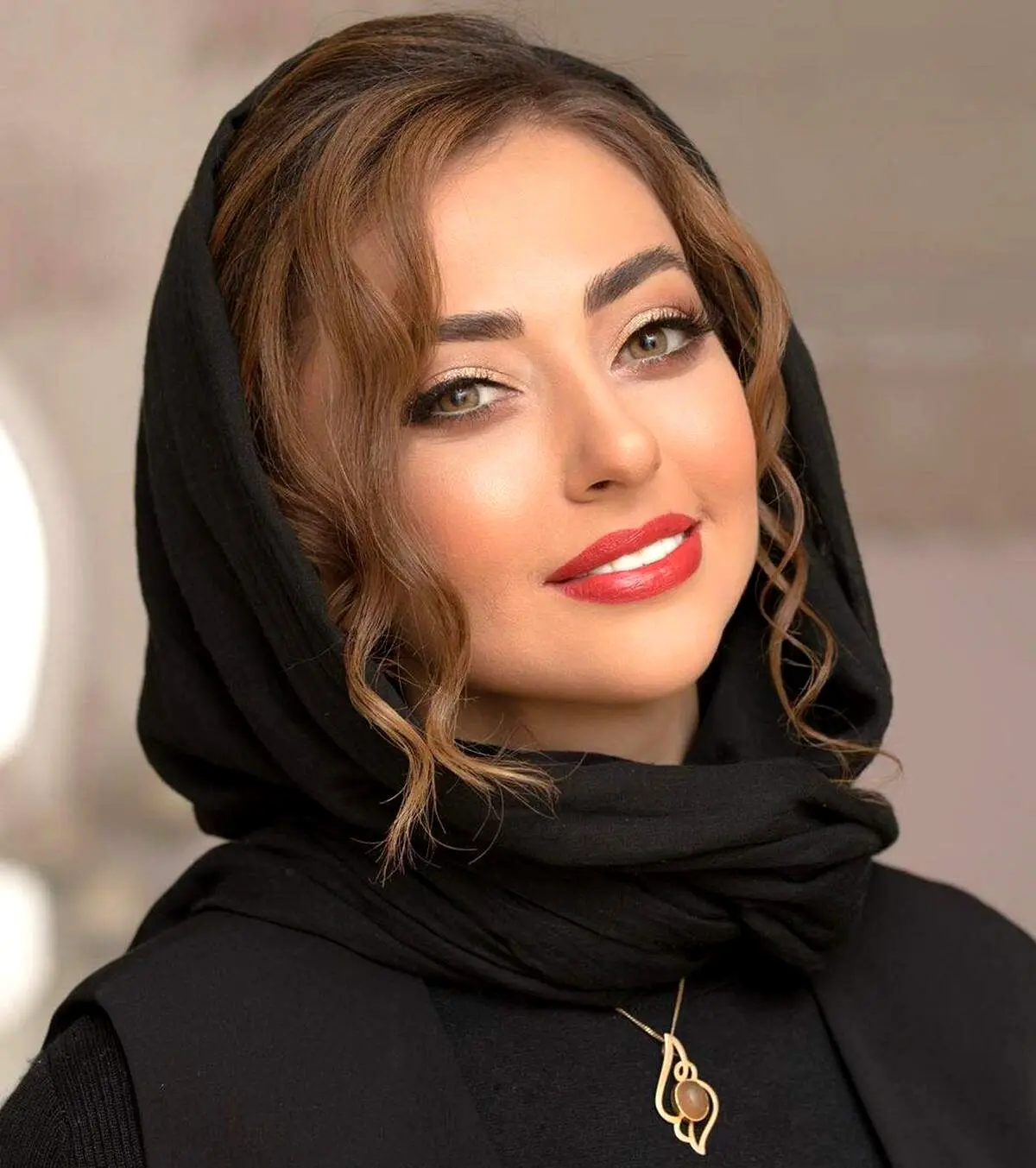 آبروی نفیسه روشن با این سرو وضع رفت!/ عکس