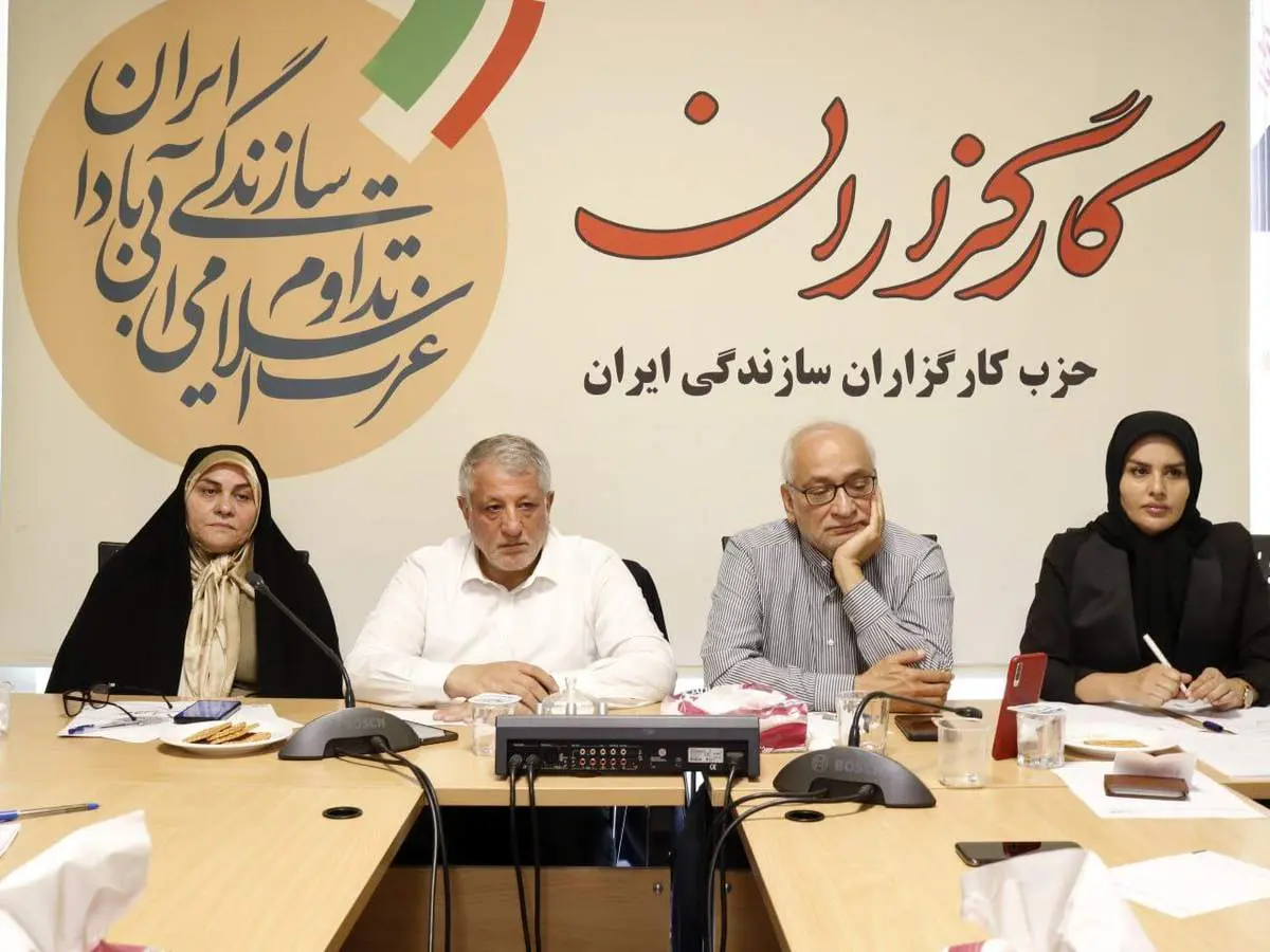 حضور فائزه هاشمی در جلسه حزب کارگزاران یک روز پس از آزادی از زندان + عکس