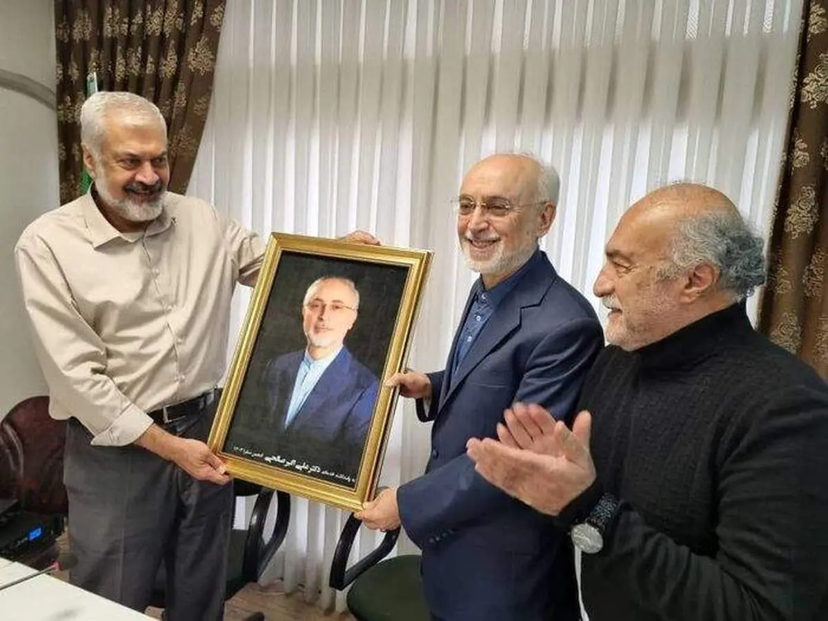 سفیران سابق ایران از على اکبر صالحى تجلیل کردند 