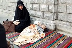 عکسی از کودک خردسال پتو پیچ شده در تجمع کفن پوشان حامی حجاب + ببینید 