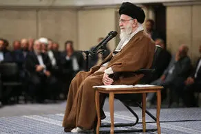 یک کارگر درخواست خود را روی چفیه نوشت! + واکنش رهبری