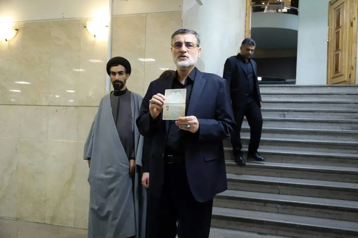 قاضی زاده هاشمی: چرا علیرغم داشتن مولفههای متعدد قدرت و پیشرفت خانواده عزیز ایرانی با مسائل و چالشهای مزمن شدهای مواجه است
