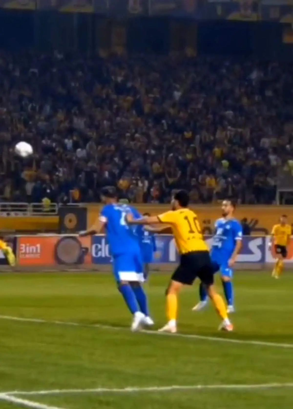 آنالیز گل جنجالی و مردود سپاهان توسط ۱۰ کارشناس داوری