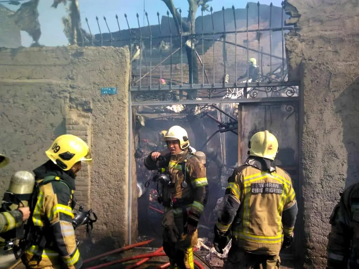 عکس این زن در بغل مرد آتش نشان کولاک به پا کرد/ عکس