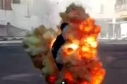 عکس +16| لحظه ترکیدن نارنجک دست‌ ساز در دست یک جوان + ببینید 